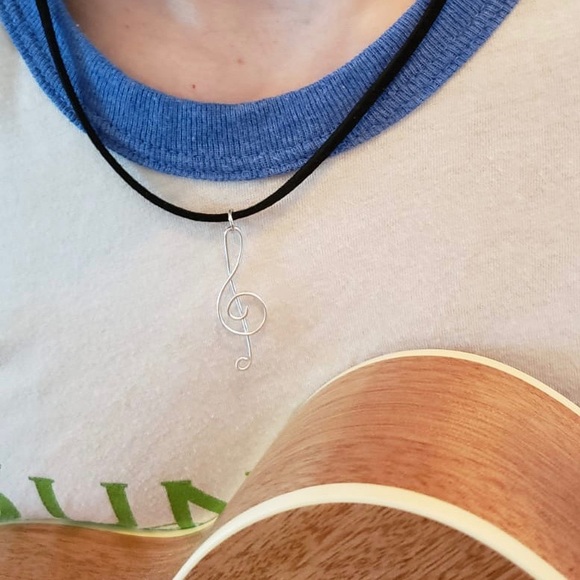 Music note necklace - Picture 3 of 5